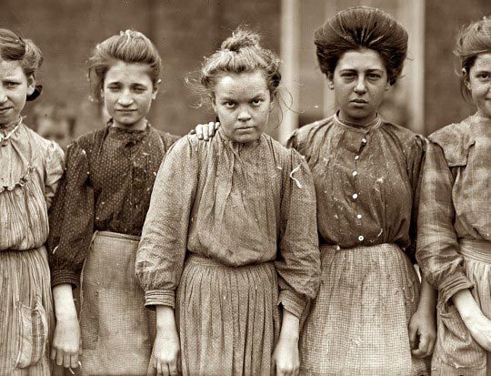 Lewis Hine, Bibb Mill Girls, 1909 ©