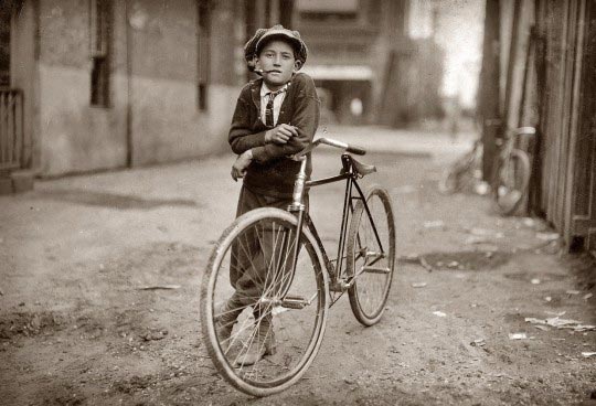 Lewis Hine, Big Wheel in Waco, 1913 ©