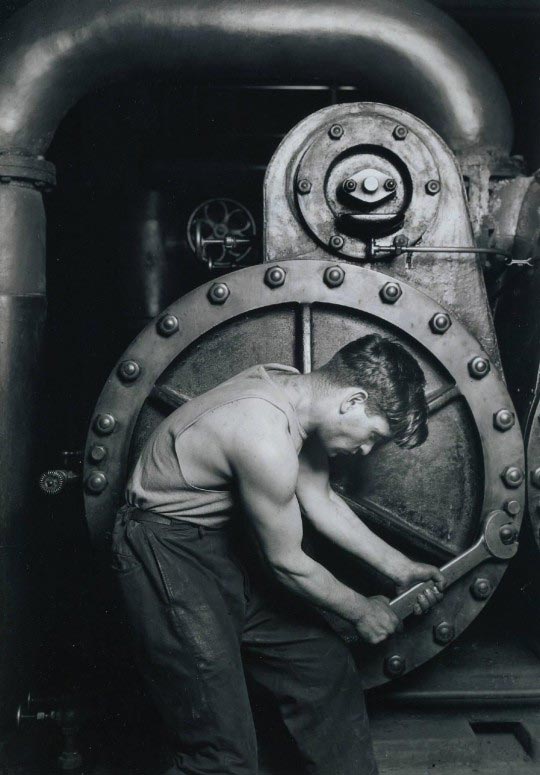 Lewis Hine, Power House mechanic working on steam pump, 1920 ©