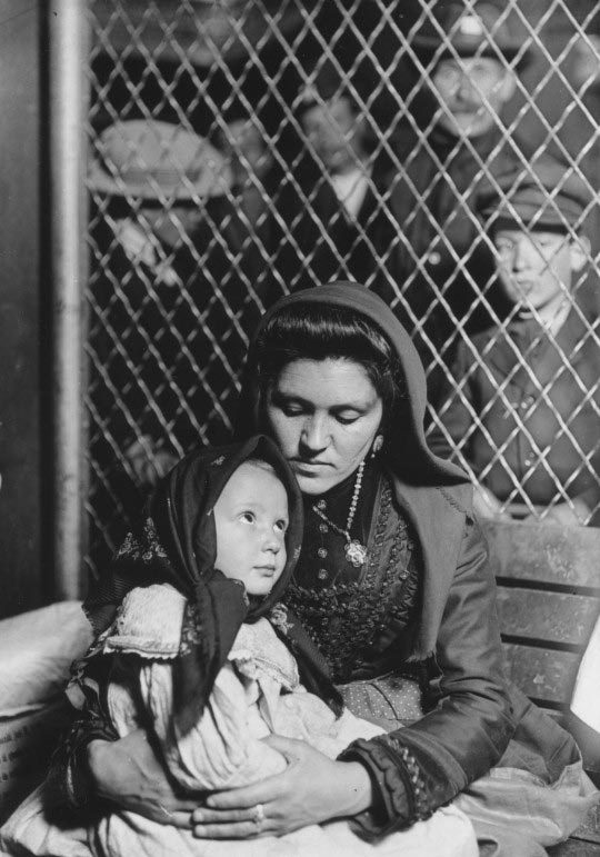 Lewis Hine, Peace, an Ellis Island Madonna, 1904