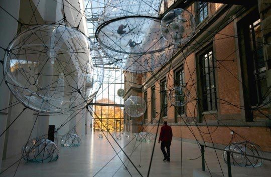 Tomás Saraceno, Biosphere 01, 2009. Vue de l’installation Statens Museum for Kunst, Copenhague