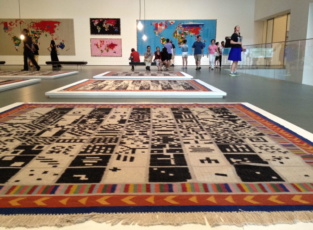 Alighiero Boetti, vue de l'installation au Museum of Modern Art