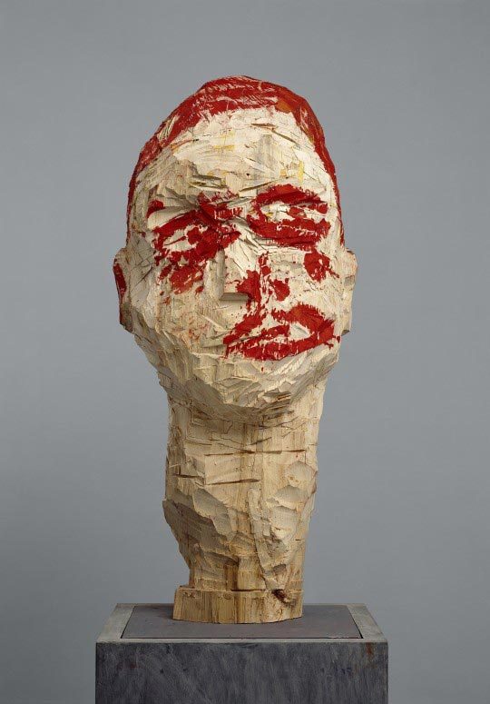 Sonderling / Excentrique, 1993, Tilleul et tempera, 134 x 62,5 x 52 cm, Collection Ströher, Darmstadt, Photo : Jochen Littkemann, Berlin © Georg Baselitz