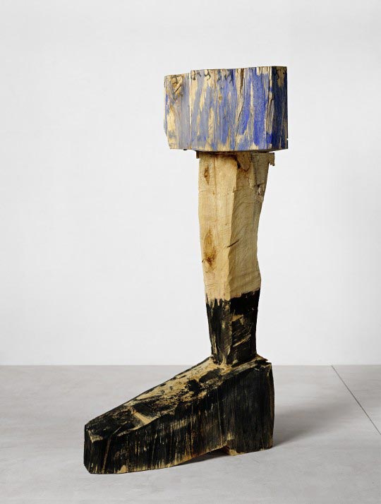 Pace Piece, 2003, Tilleul et peinture à l’huile, 162,5 x 84 x 57 cm, Hall Collection, Photo : Jochen Littkemann, Berlin © Georg Baselitz