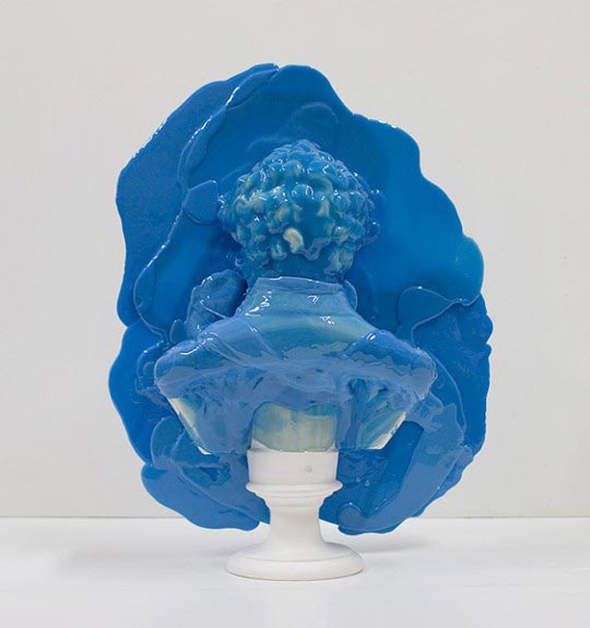 Nick Van Woert, Eclipse (Blue), 2009, buste en plâtre et plastique, 70x53x17 cm © Nick Van Woert