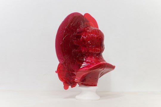 Nick Van Woert, Eclipse (Red), 2010, buste en plâtre et plastique © Nick Van Woert