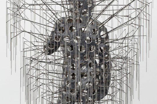 Nick Van Woert, Not yet titled, 2011, statue en fibres de verre, résine, acier, acier inox © Nick Van Woert