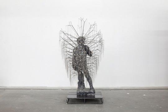 Nick Van Woert, Not yet titled, 2011, statue en fibres de verre, résine, acier, acier inox © Nick Van Woert