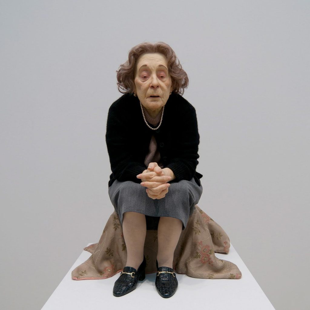 Ron Mueck, Untitled Seated Woman