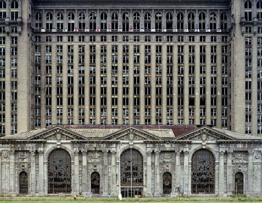 Michigan Central Station, © Yves Marchand et Romain Meffre, The Ruins Of Detroit