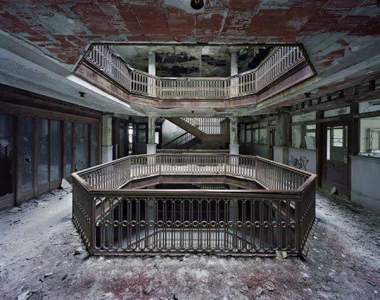 Atrium, Farwell Building, © Yves Marchand et Romain Meffre, The Ruins Of Detroit