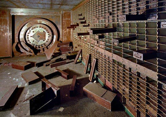 Bagley-Clifford Office of the National Bank of Detroit, © Yves Marchand et Romain Meffre, The Ruins Of Detroit