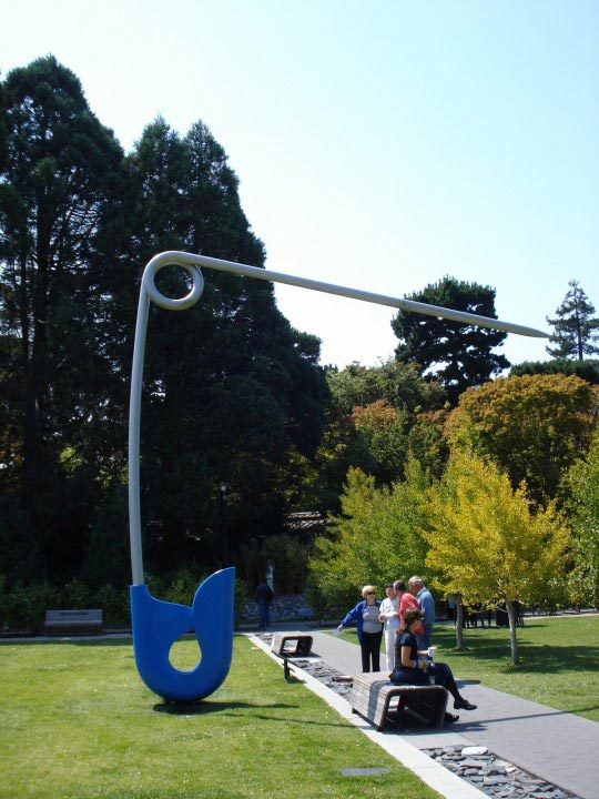 Claes Oldenburg, epingle, sculpture