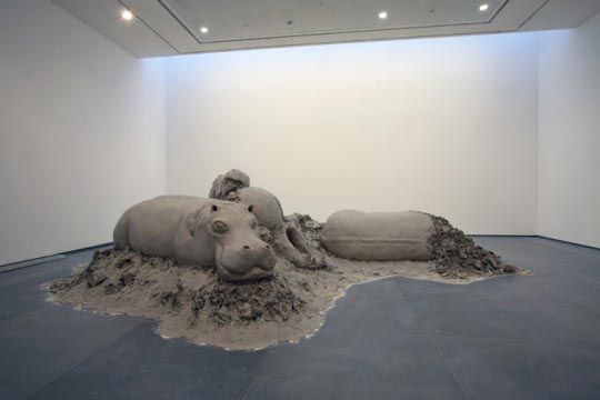 Daniel Dewar & Grégory Gicquel, Sans titre, 2007, Kaolin (argile), 180×800×1000cm 