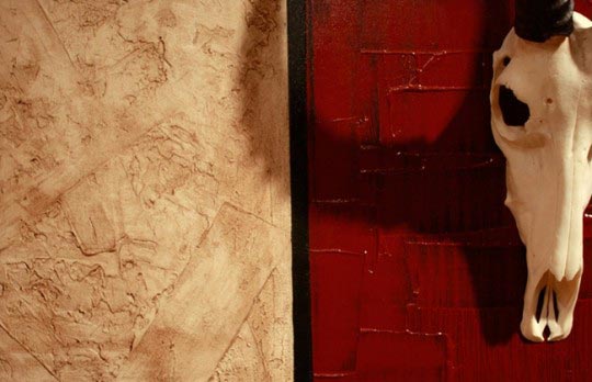 Hugo Brissaud, Damaliscus Dorcas (détail). Acrylique sur toile, ferraille, boulons, crâne de damalisque à tâche blanche, 116 x 89 cm