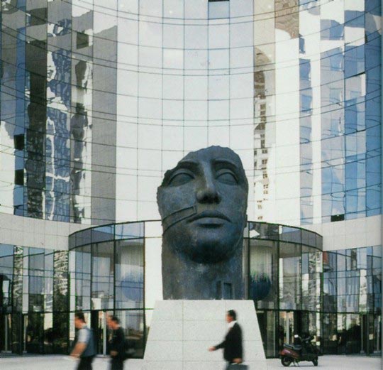 Igor Mitoraj, Tindaro, 1997, sculpture, installation