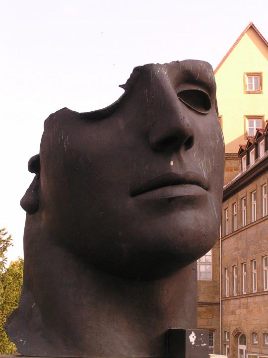 Igor Mitoraj, Centurion I 1997, sculpture, installation 