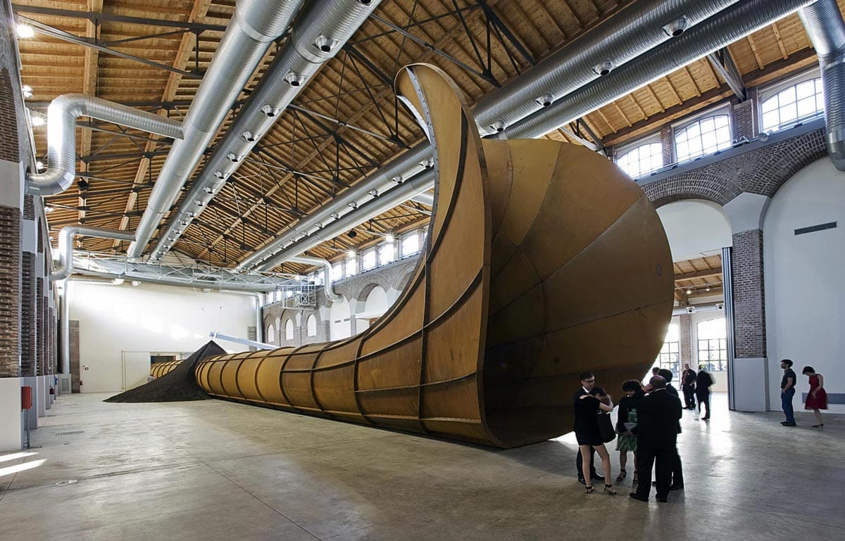 Anish Kapoor, Dirty Corner, 2011, Installation: Fabbrica del Vapore, Milan
