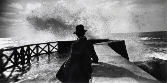 Jacques-Henri Lartigue, Sala au rocher de la vierge, Biarritz, 1927