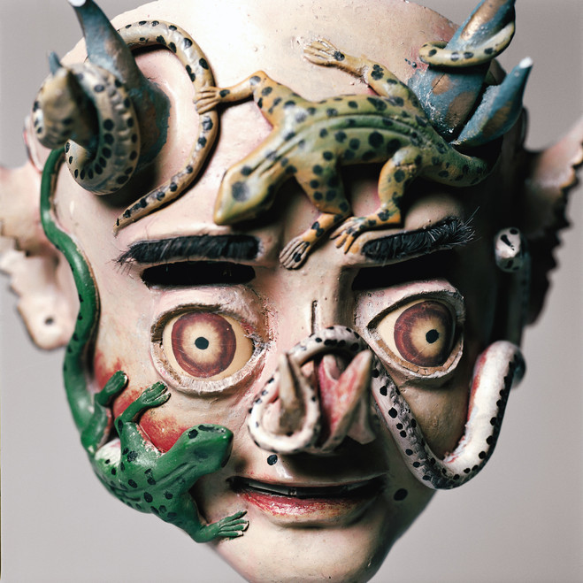 Masque de China Supay, danse de la Diablada, début du 20e siècle, Plâtre, polychromie — 22 × 27 × 15.5 cm, musée du quai Branly, Photo Sandrine Expilly 