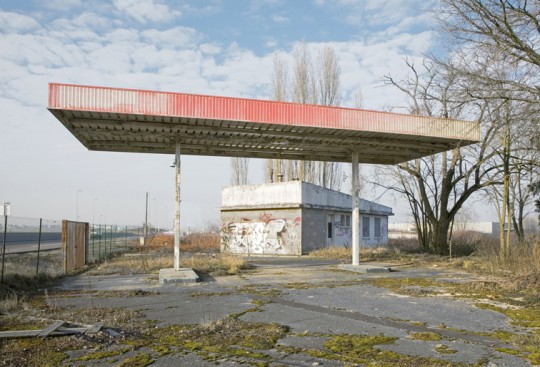 Éric Tabuchi, Abandonned Gasoline Station