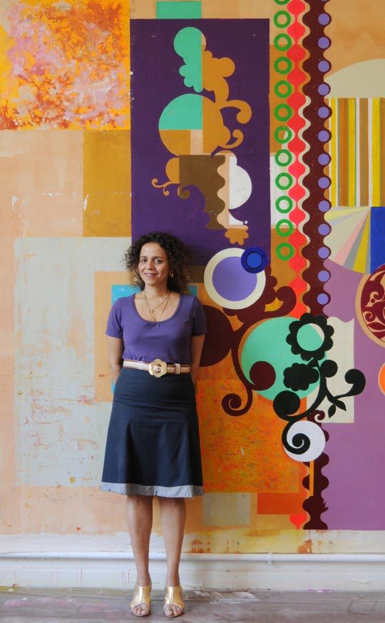 Beatriz Milhazes dans son studio photographiée par Luis Gomes, 2007 