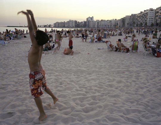 Martin Barzilai, Plage de pocitos en fin de journee, l'ete, Montevideo Uruguay, fevrier 2006, Martin Barzilai/Sub.Coop