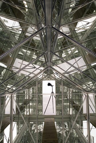 James Hopkins, Acid Rain, 2006 (detail), Greenhouse and mirror, 195 x 195 x 255 cm, 