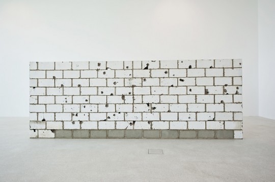 Teresa Margolles, Muro Baleado (Mur criblé de balles) 