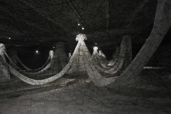 © Chiharu Shiota, Labyrinth of Memory, La Sucrière, Lyon