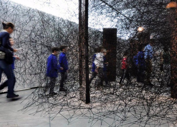 © Chiharu Shiota, In Between