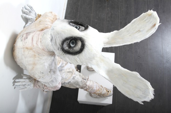 Paul Toupet, Face au mur (détail), 2014, papier mâché et technique mixte. 