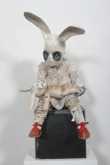 Paul toupet, Piétà, 2014, papier mâché et technique mixte.