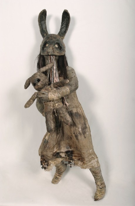 Paul toupet, Protège-moi, 2013, papier mâché et technique mixte.