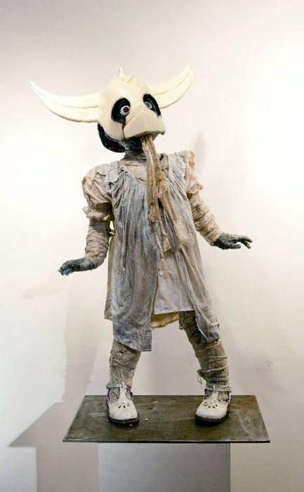 Paul toupet, L'enfant Goldorak, 2014, papier mâché et technique mixte.