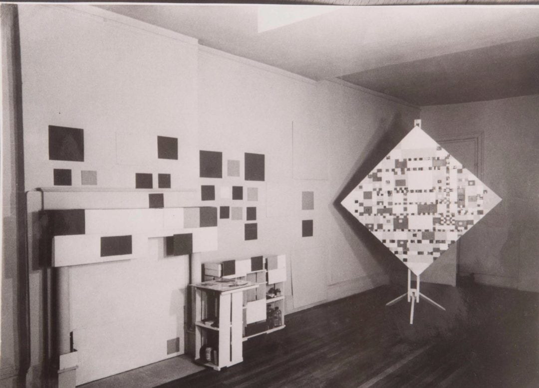 Partie de l’atelier de Piet Mondrian à New-York avec la toile Victory Boogie -Woogie, février 1944 , Fritz GLARNER