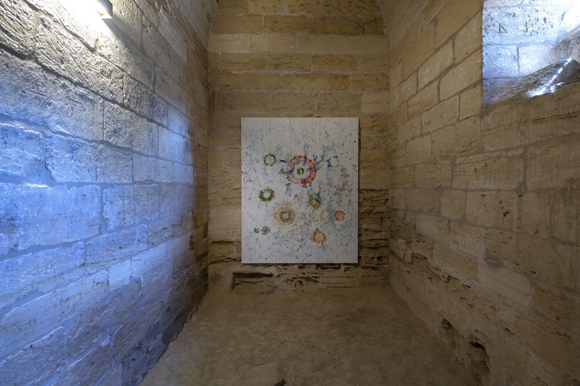 Vue de l’exposition De Mémoire à Fort Saint-André, Villeneuve-lez-Avignon © Centre des monuments nationaux – Photo de presse.