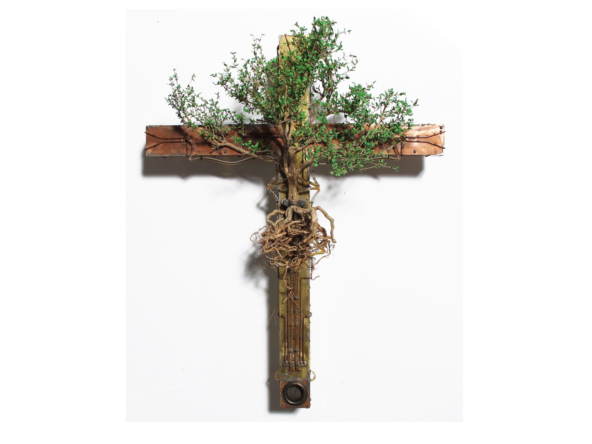 Emeric Chantier, Cross, technique mixte, H. 64 x L. 50 x P. 24 cm, 2013, ©A2Z Art Gallery et Emeric Chantier