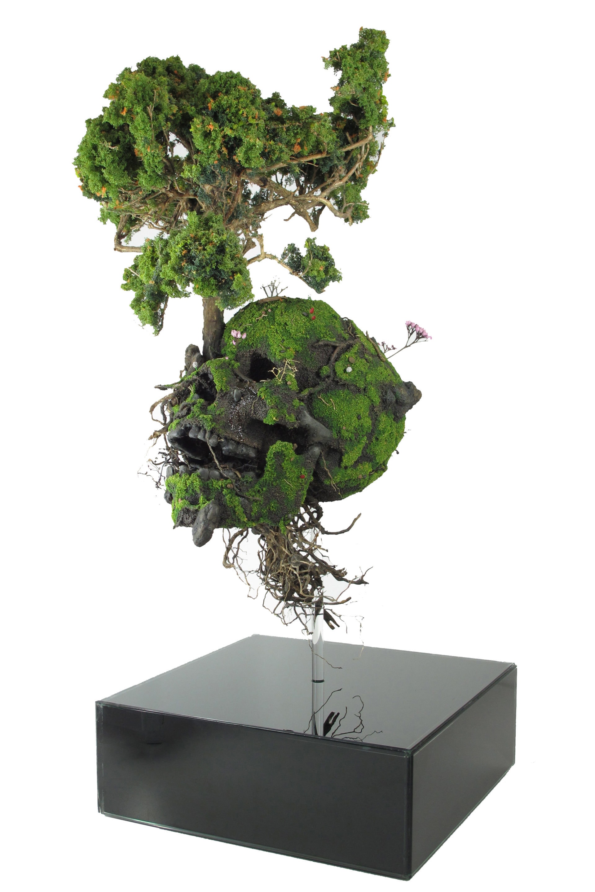 Emeric Chantier, Green Skull, technique mixte, H. 45 x L. 25 x P. 25 cm, 2010-2011, ©A2Z Art Gallery et Emeric Chantier